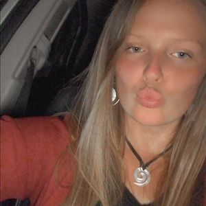 Meet your Posher, Kelli